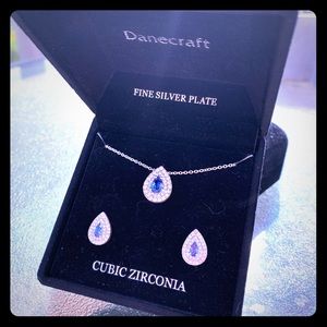 Brand new necklace and earring set!!